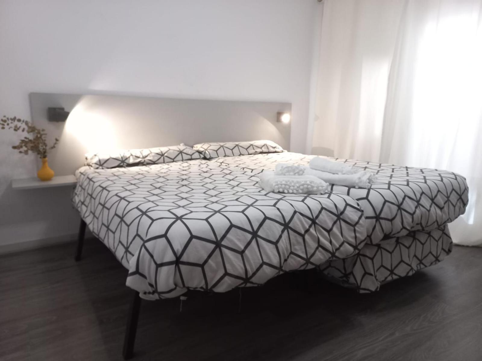 Apartamento en el centro a 10 min de la playa Almería Exterior foto